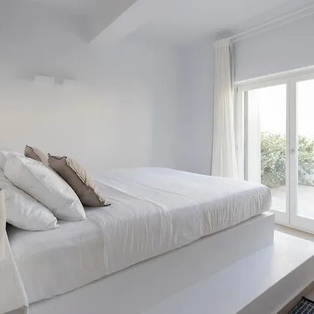 Citadela Paros Molos - Beachfront Maisonette With Plunge Pool Vakantiehuis