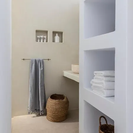 Vakantiehuis Citadela Paros Molos - Beachfront Maisonette With Plunge Pool