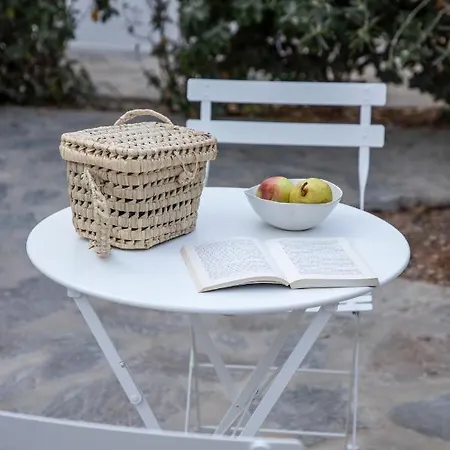 Vakantiehuis Citadela Paros Molos - Beachfront Maisonette With Plunge Pool