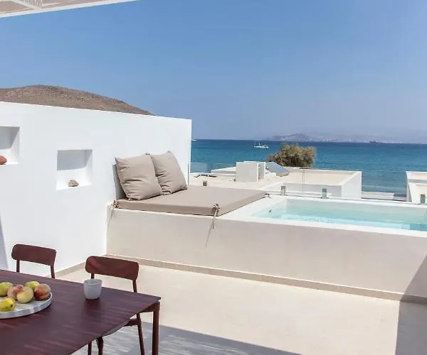 Semesterbostad Citadela Paros Molos - Beachfront Maisonette With Plunge Pool