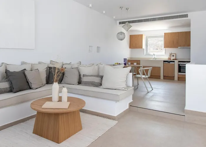 Semesterbostad Citadela Paros Molos - Beachfront Maisonette With Plunge Pool