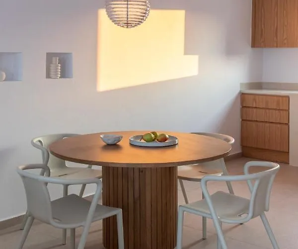 Semesterbostad Citadela Paros Molos - Beachfront Maisonette With Plunge Pool