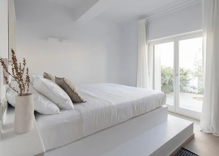 Citadela Paros Molos - Beachfront Maisonette With Plunge Pool Semesterbostad