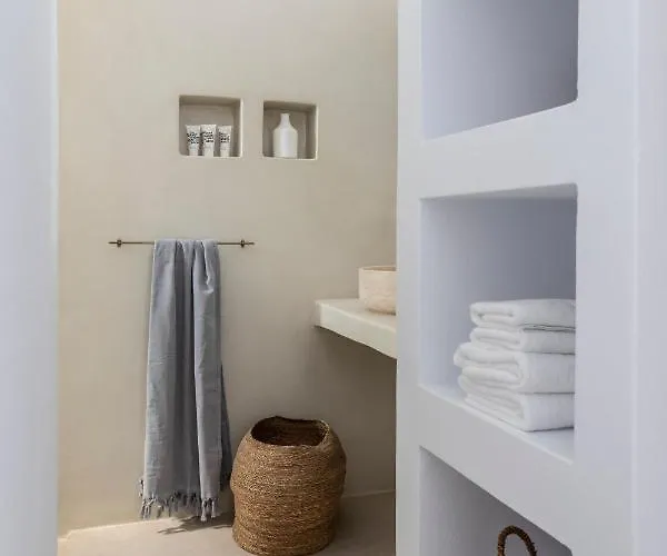 Semesterbostad Citadela Paros Molos - Beachfront Maisonette With Plunge Pool