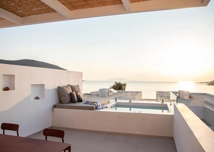 Citadela Paros Molos - Beachfront Maisonette With Plunge Pool Semesterbostad