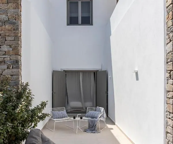 Citadela Paros Molos - Beachfront Maisonette With Plunge Pool Semesterbostad